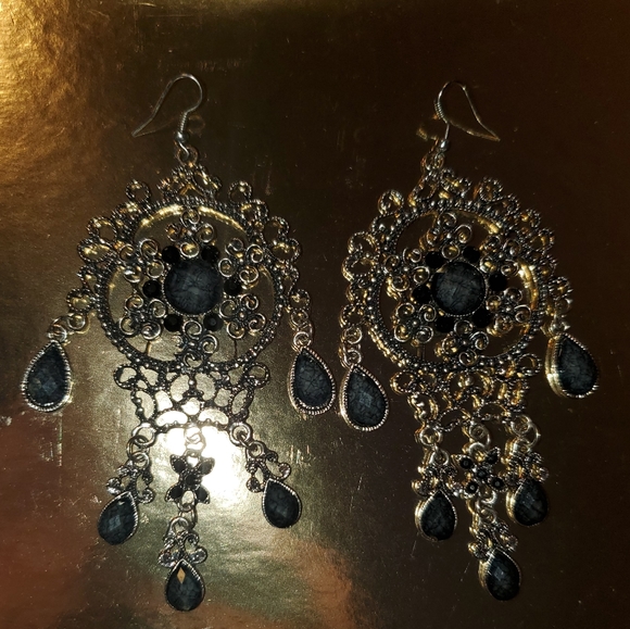 Beautiful Statement Earrings - Picture 5 of 7